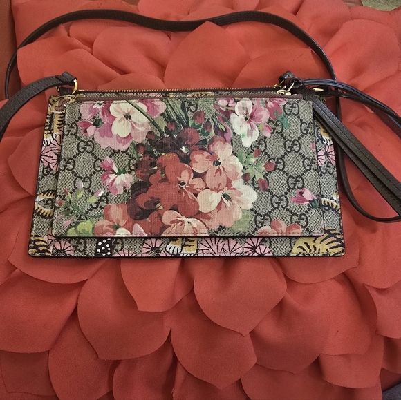 Gucci GG Supreme Bengal Blooms Dual Pouch Shoulder Bag - Picture 4 of 12